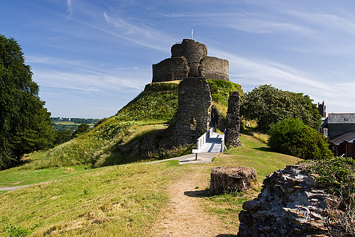 Launceston Castle (by Mike Searle, CC BY-SA)