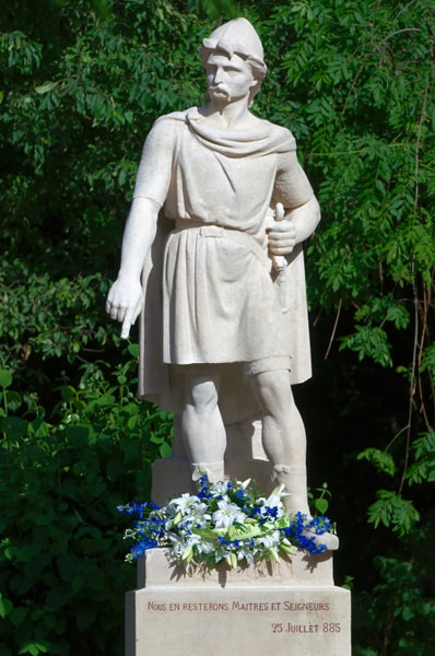 12 Büyük Viking Lideri 10 Mitolojiler.com Rollo of Normandy Statue