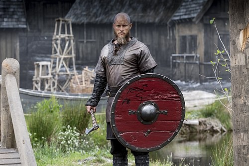 Travis Fimmel as Ragnar Lothbrok (by HISTORY Channel, Copyright, fair use)