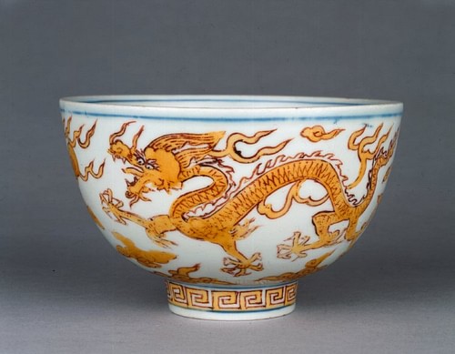 Tigela de Porcelana Ming com Dragão