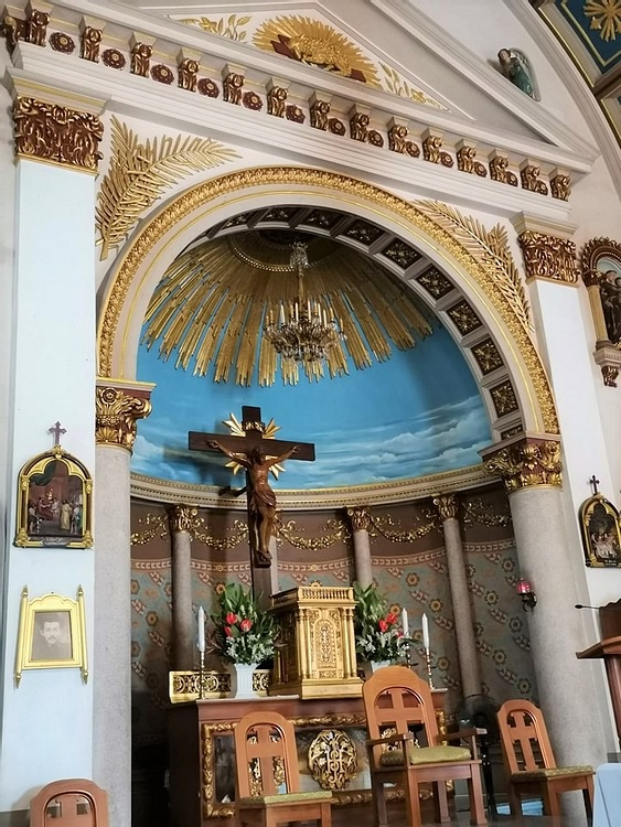 Santa Cruz Church Altar