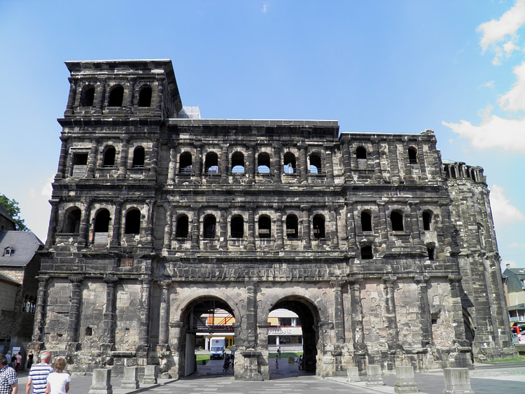 Porta Nigra Trier Illustration World History Encyclopedia porta-nigra-geschichte-porta-nigra-trier-de