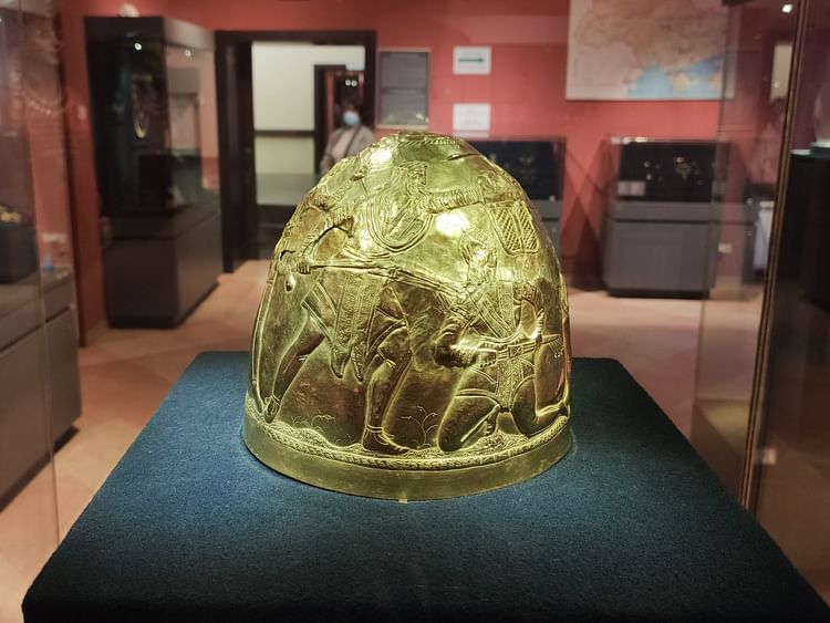 Sychtian Gold Helmet