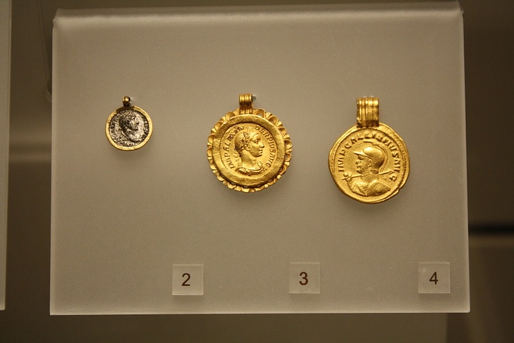 Roman Gold Pendants