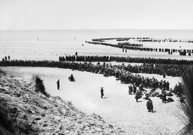 Troops Awaiting Ships at Dunkirk