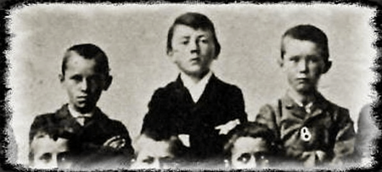 Adolf Hitler - Enciclopédia da História Mundial