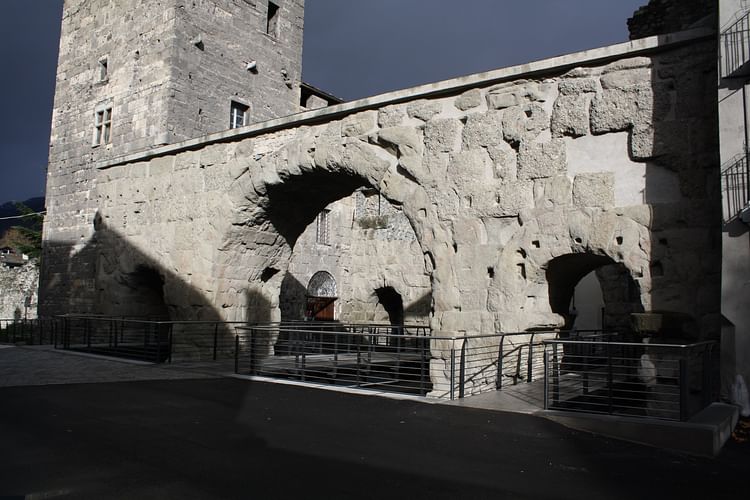 Praetorian Gate, Aosta