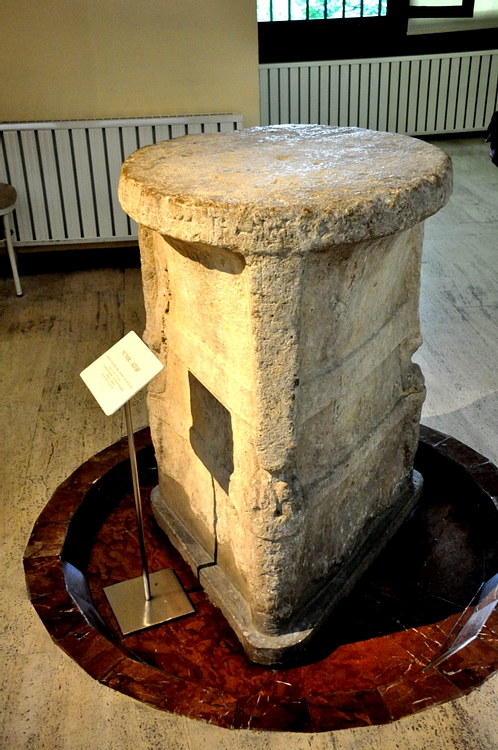 An Altar from Dur-Sharrukin