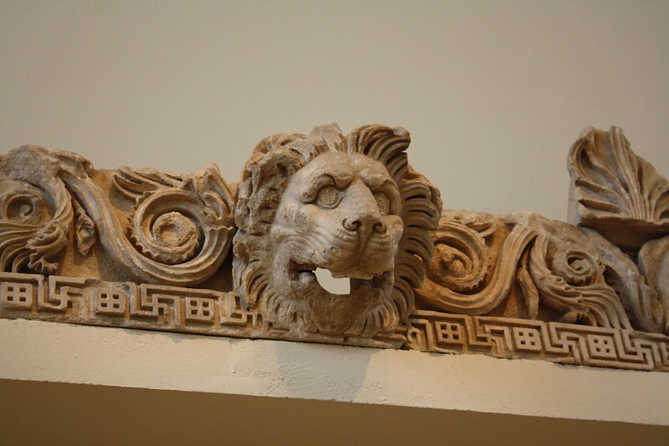 Lion-shaped Sima