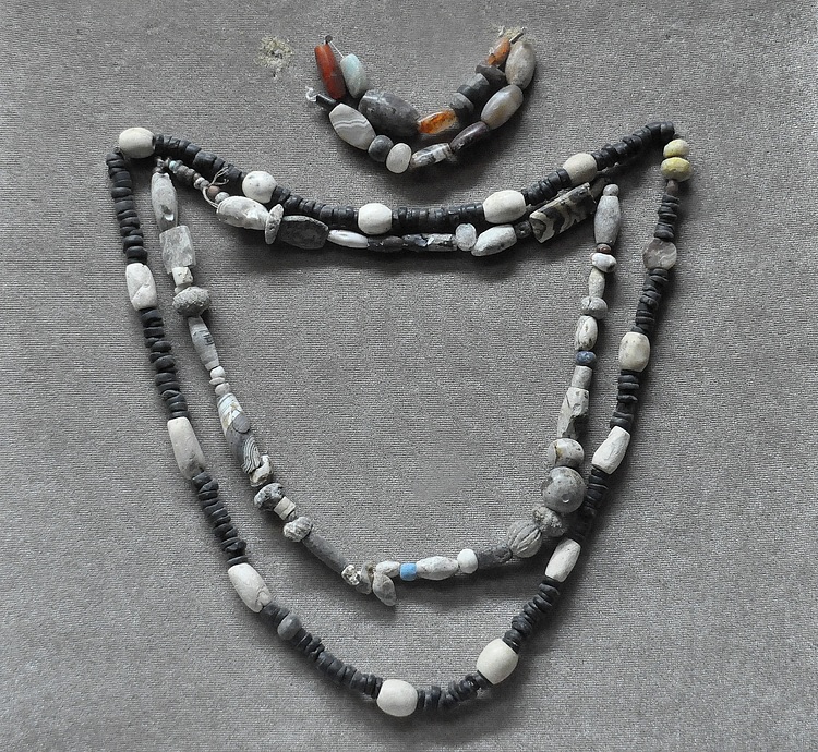 Necklaces from the Old Babylonian period