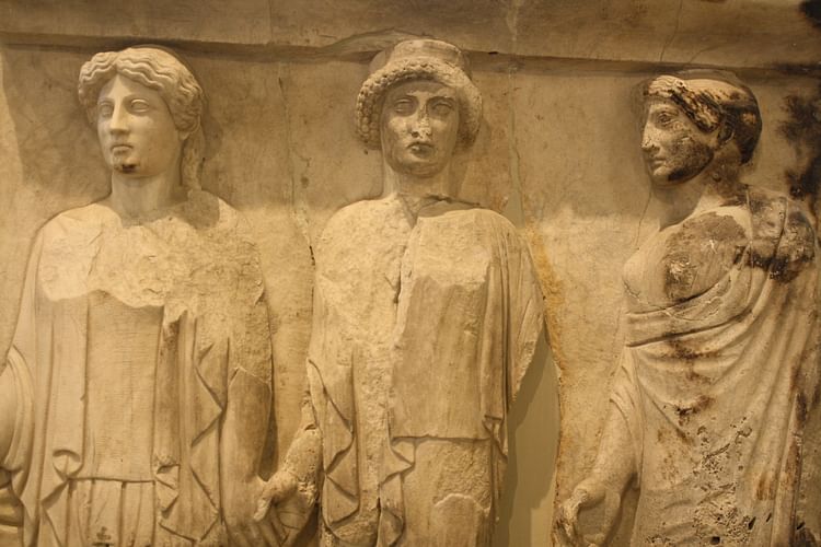 Three Graces Relief, Piraeus