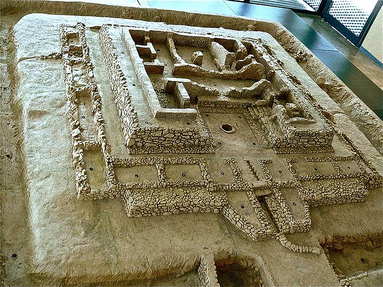 A model of the Tartessian site of Cancho Roano, Extremadura, Spain