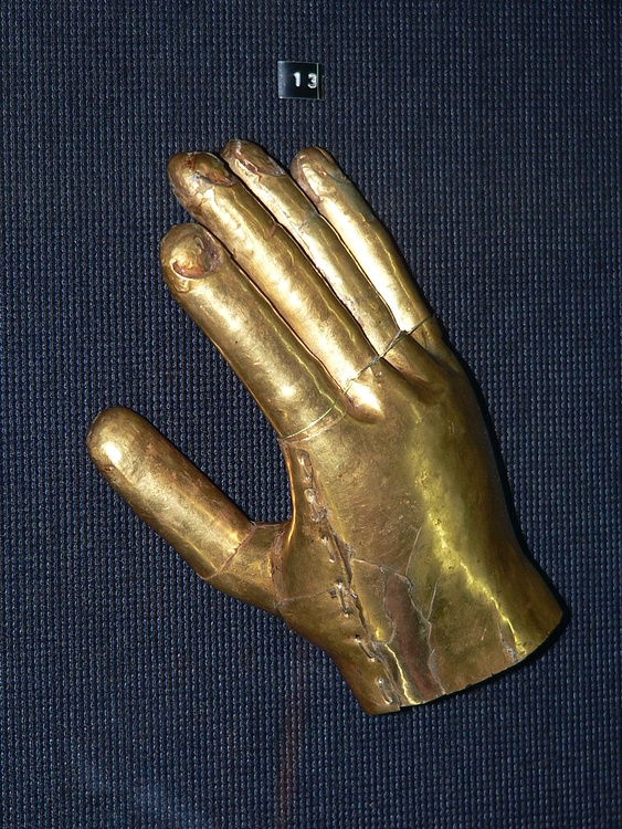 Lambayeque Gold Glove