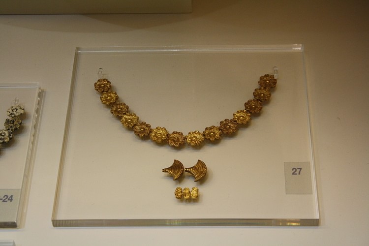 Mycenaean Gold Jewellery Pieces