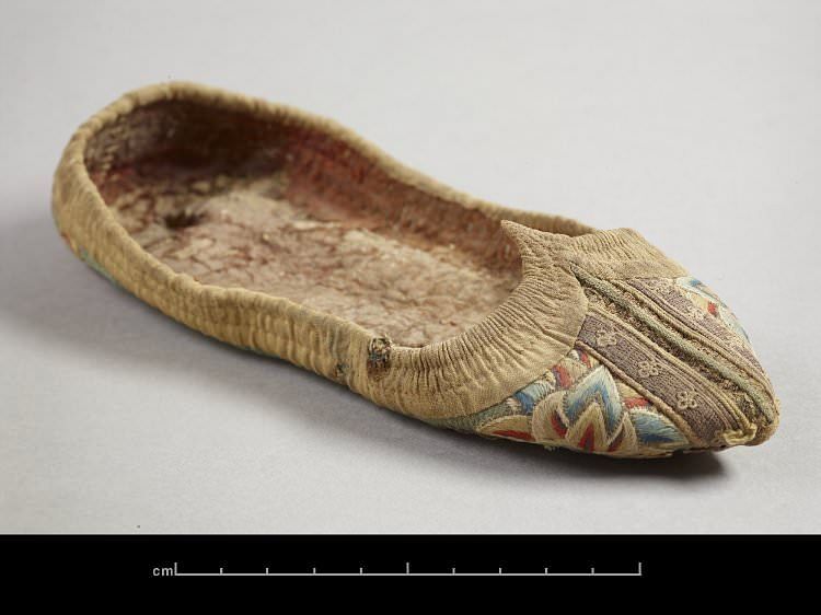 Silk & Textile Shoe from China