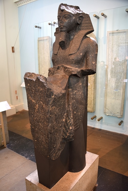 Statue of Tutankhamun