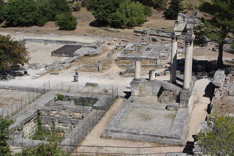 Twin Imperial Temples, Glanum