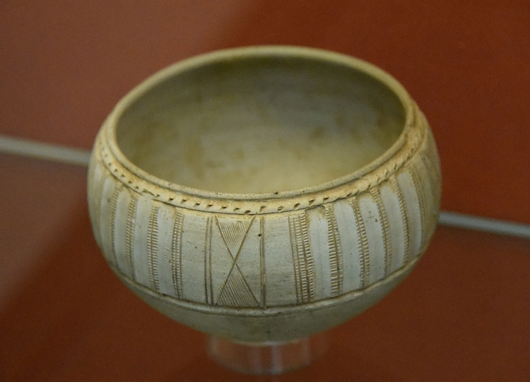 Ninevite V Incised Cup