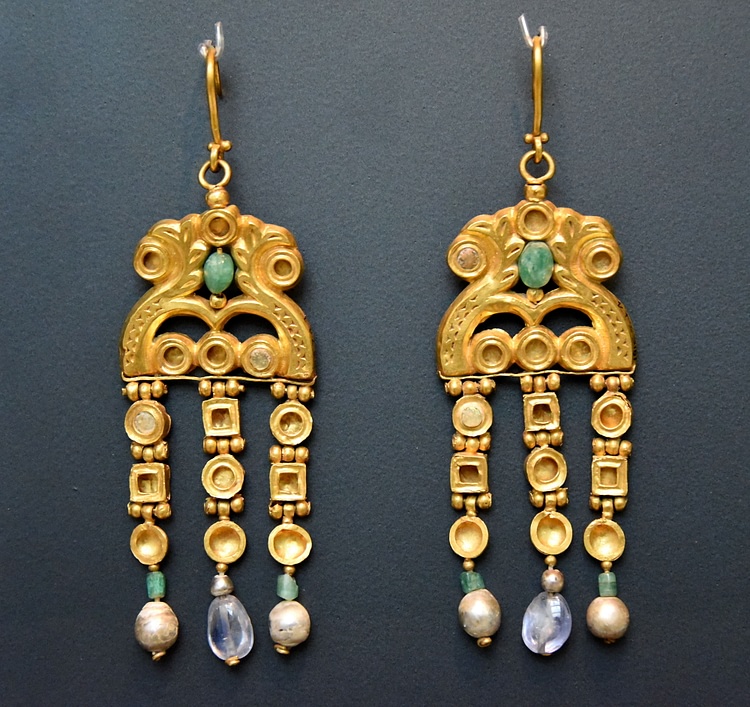 Byzantine Gold Earrings from Egypt