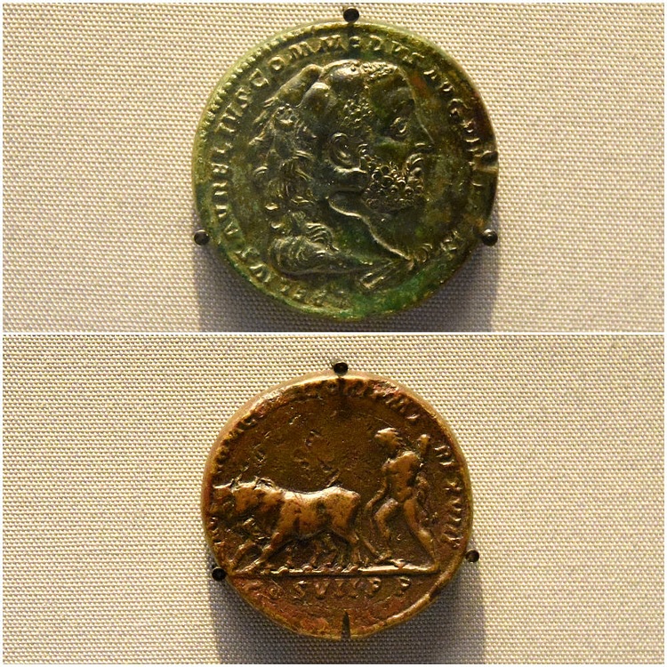 Medallions showing Commodus as Hercules