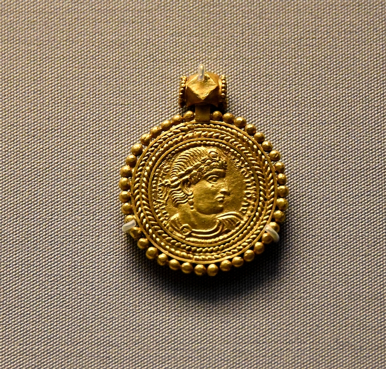 Gold Pendant from India/Pakistan