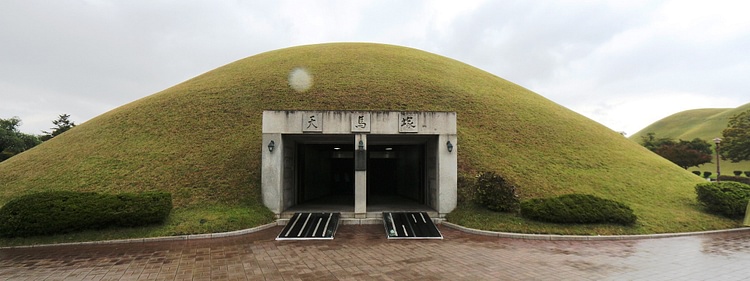 Cheonmachong ('Heavenly Horse Tomb')