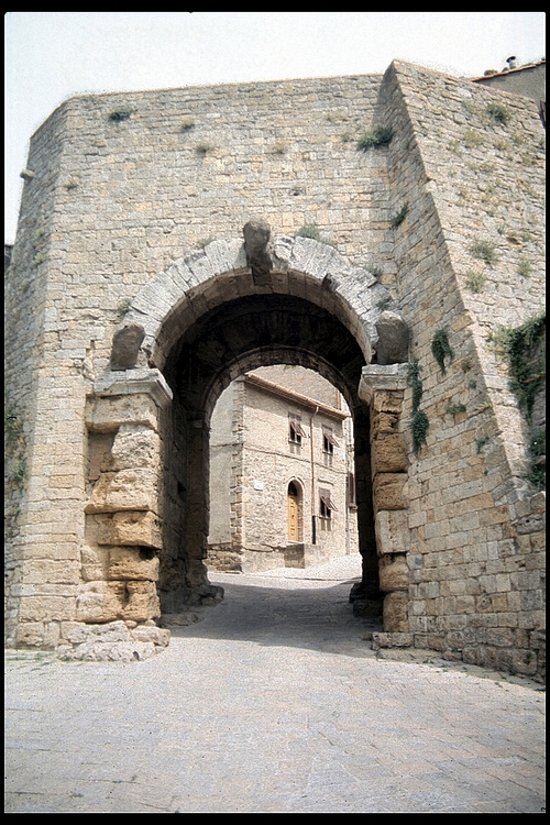 Porta all' Arco, Volterra