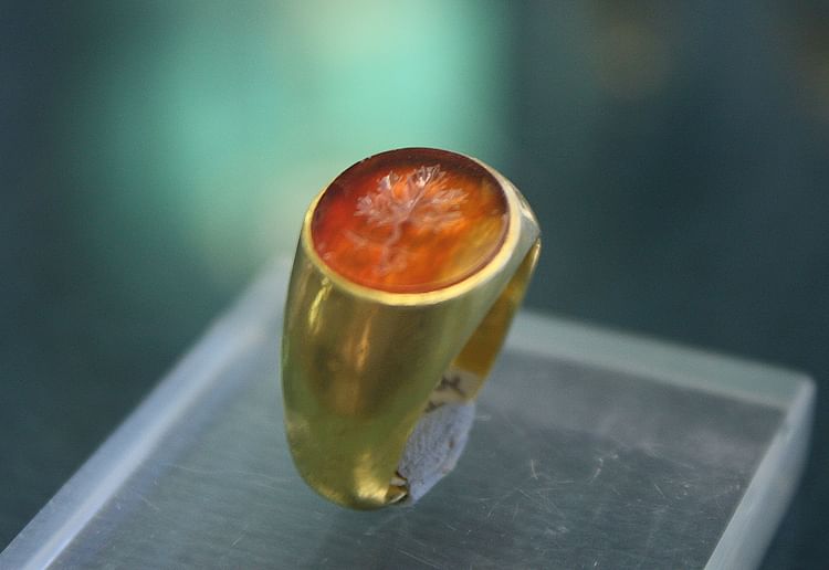 Gold & Carnelian Ring, Herakleia