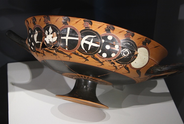 Kylix with Black-Figure Hoplites