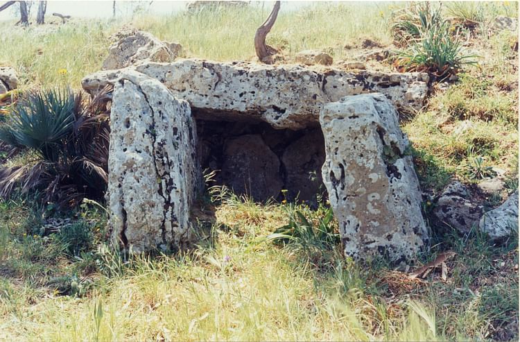 Monte Bubbonia Dolmen, Sicily