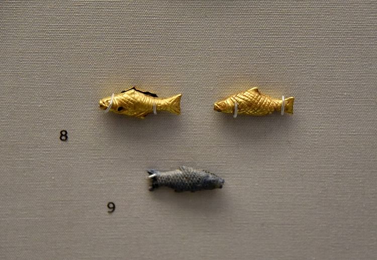 Puabi's Gold and Lapis Lazui Fish Amulets, Ur