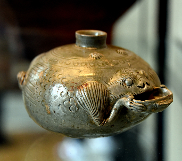 Yue Ware Water Vessel