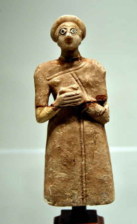 Statue of a Female Sumerian Worshipper from Khafajah [Front View]
