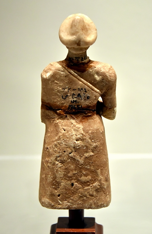 Statue of a Female Sumerian Worshipper from Khafajah [Rear View]