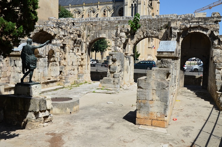 Porte d'Auguste, Nimes