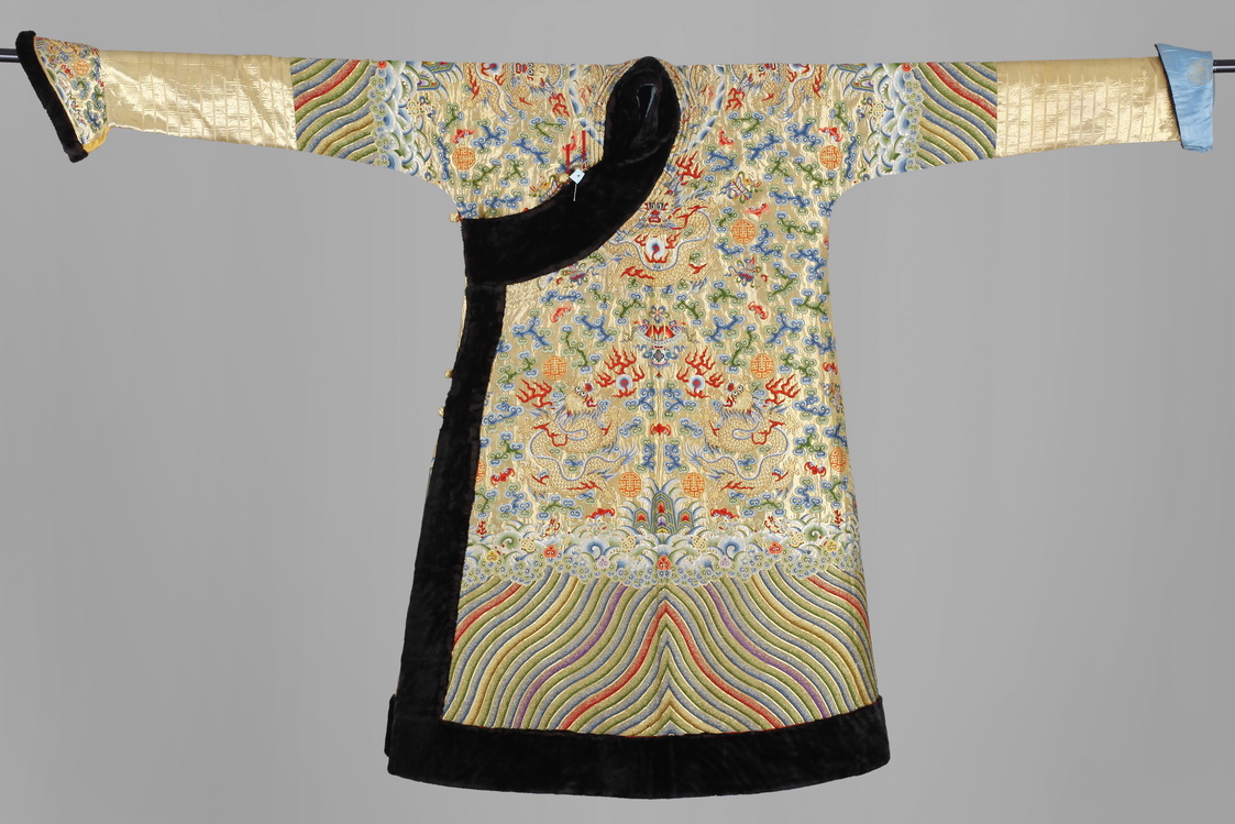 Isdel Robe Mongolian Deel Robe - World History Encyclopedia