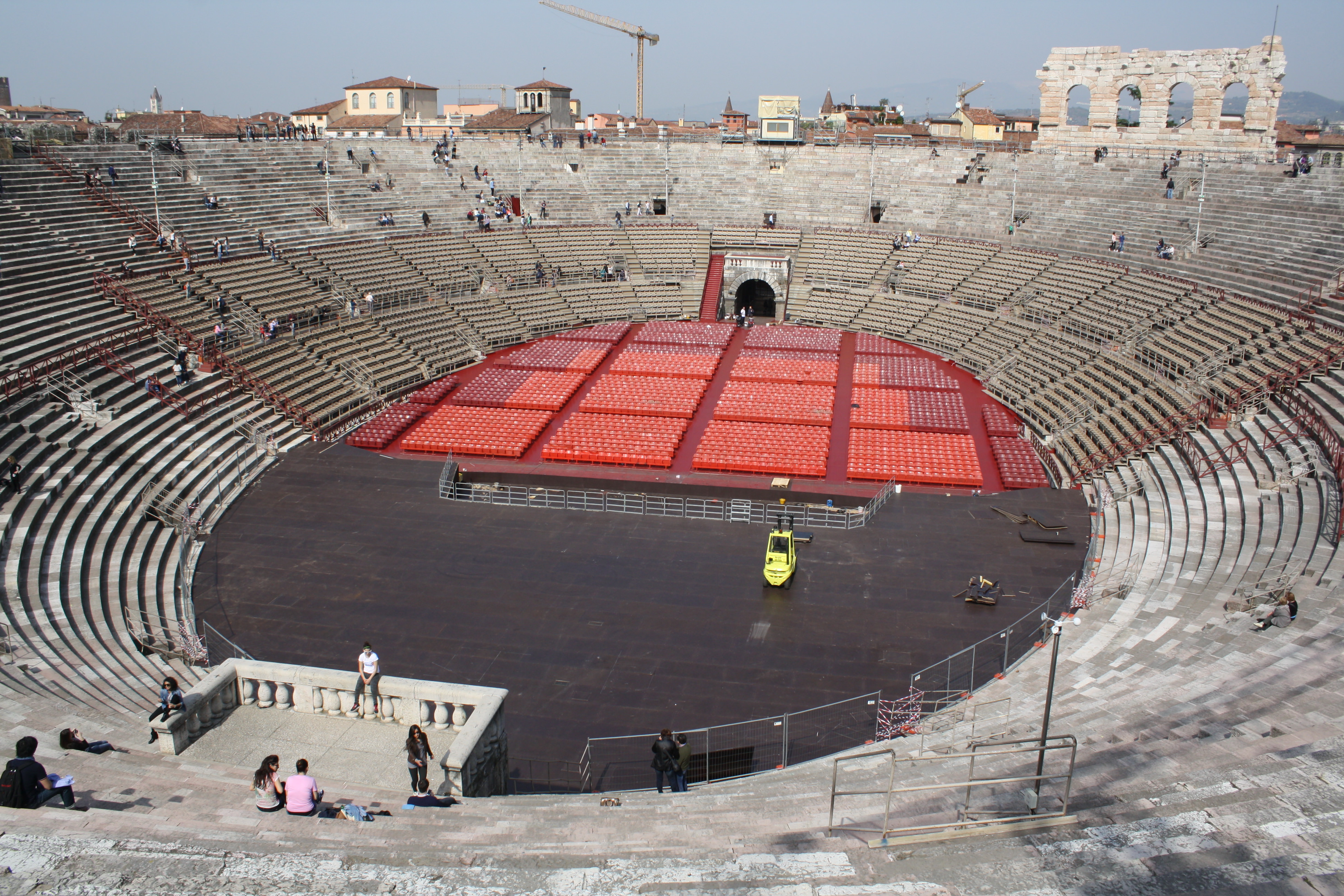 Гладиаторы в амфитеатре. Амфитеатр Кальяри. Roman Amphitheatre of Cagliari Кальяри. Time arena