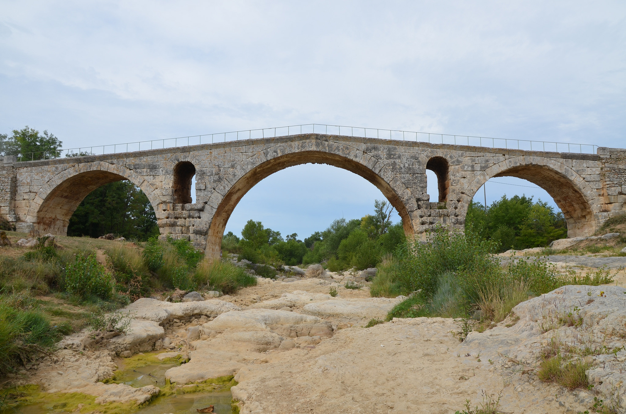 Roman Bridge Roman Bridge, Pont Julien (Illustration) - World History Encyclopedia
