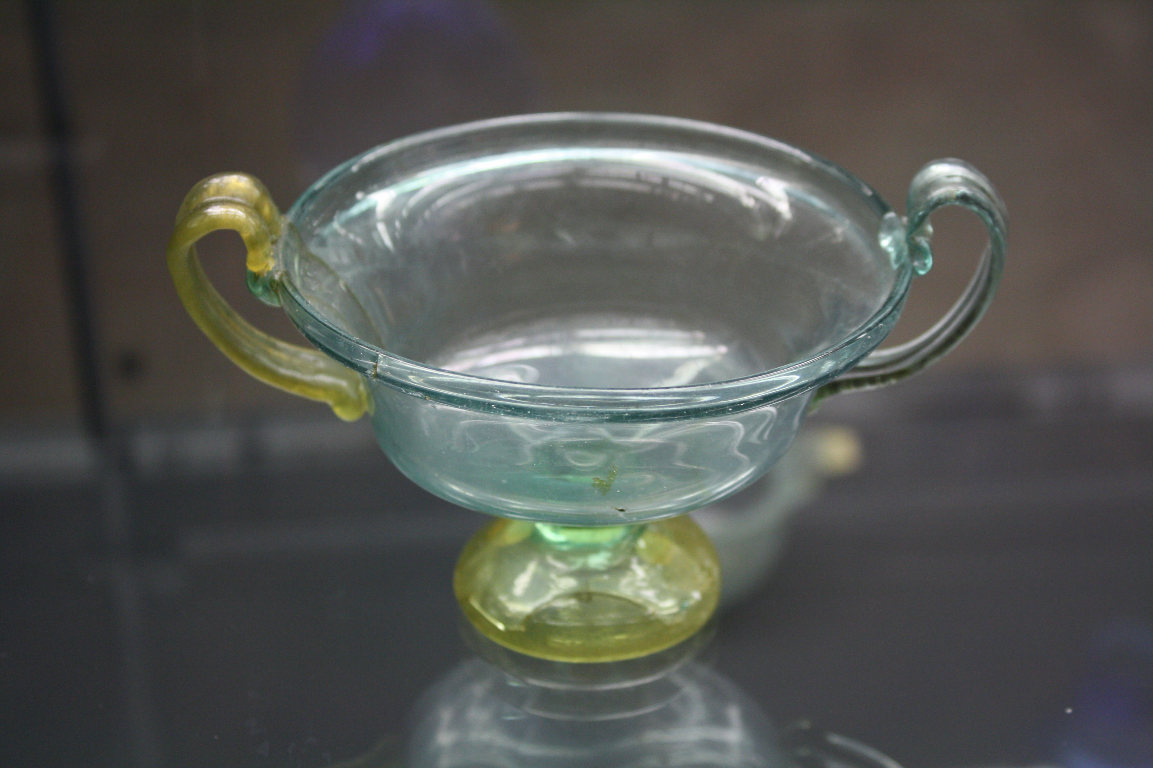 Roman Two-handled Glass cup - World History Encyclopedia