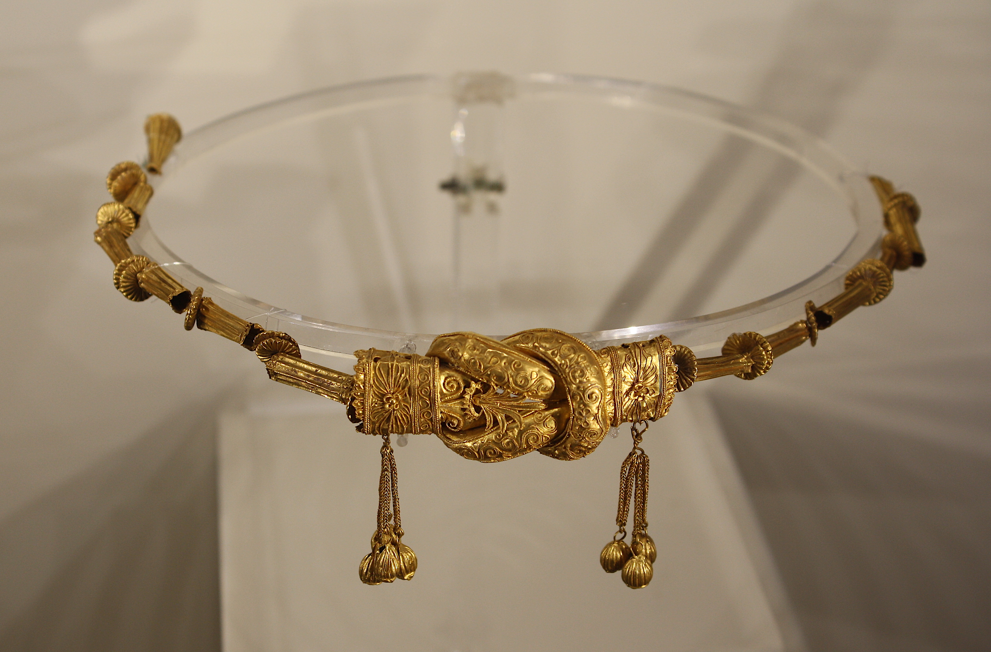 Gold Diadem, Tarentum (Illustration) - World History Encyclopedia