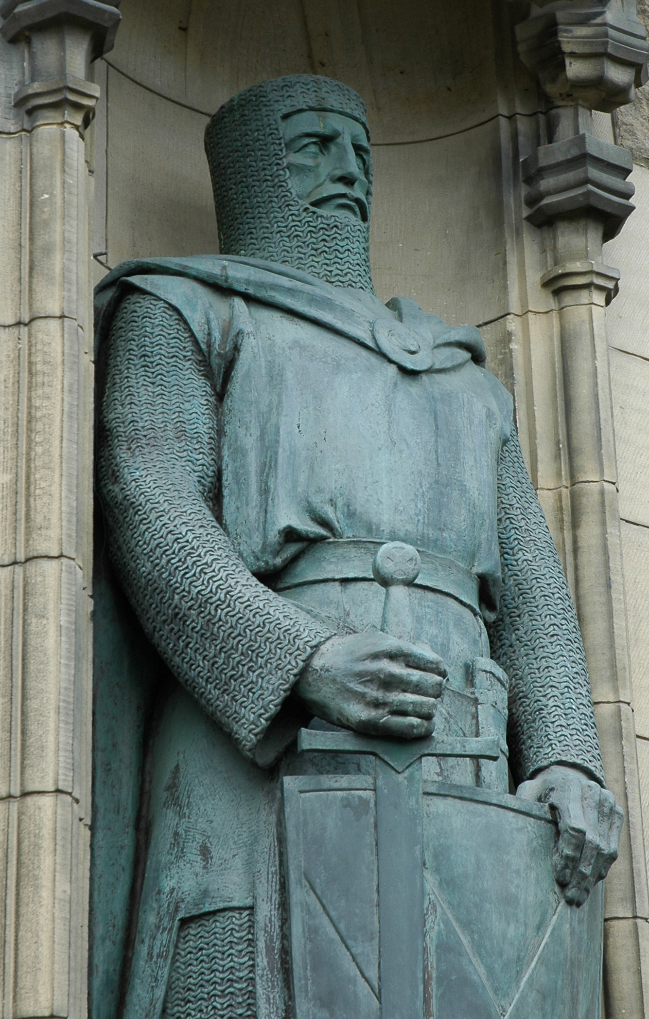 10 (lesser known) statues of English monarchs in London…2. King