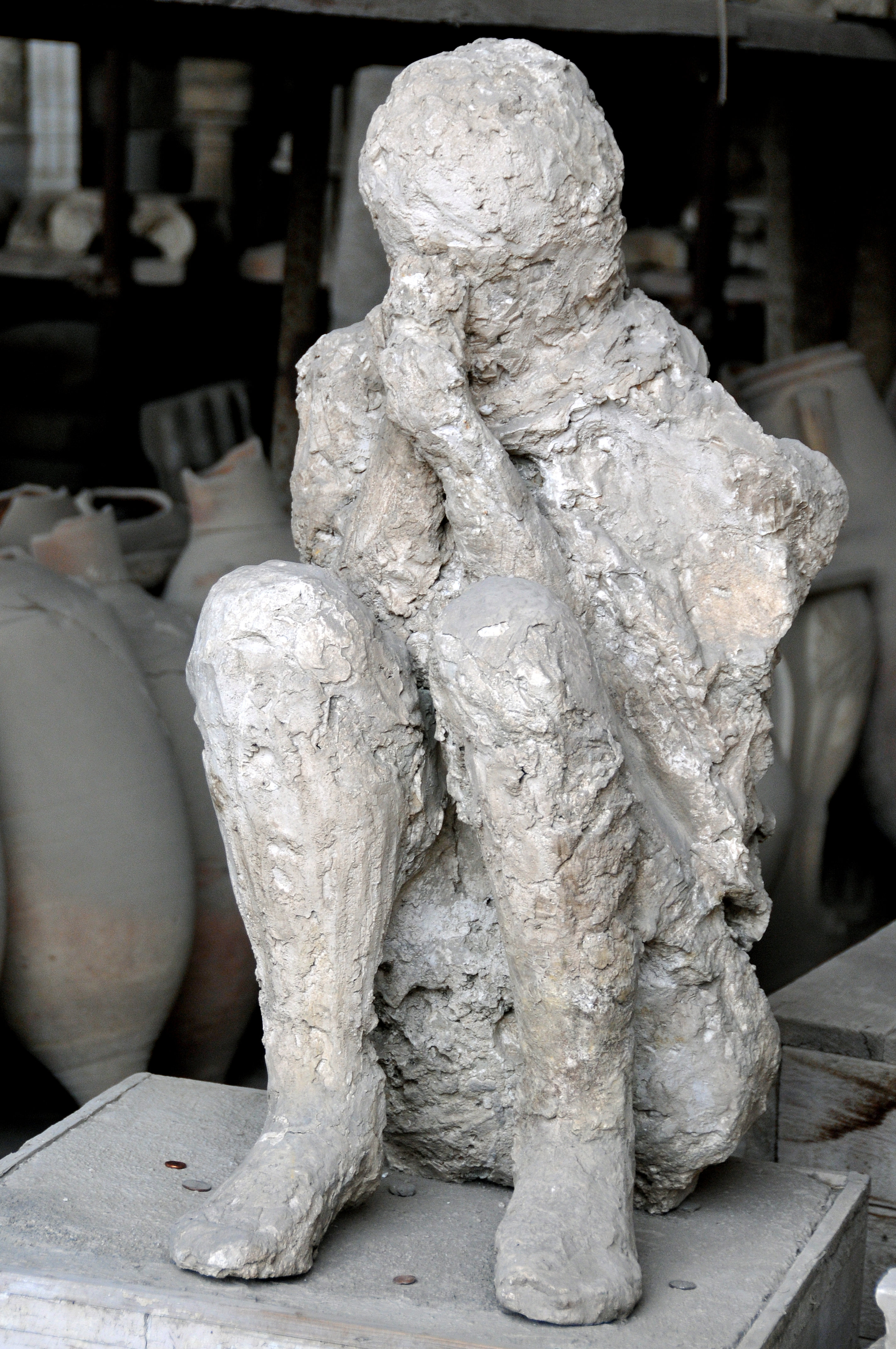 pompeii volcano statues